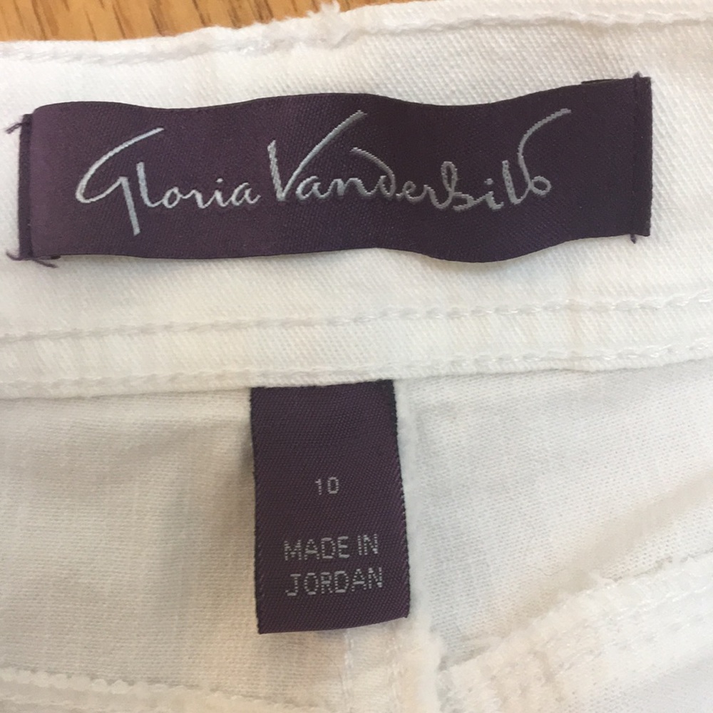 Gloria Vanderbilt White Cropped Jeans - Picture 5 of 5
